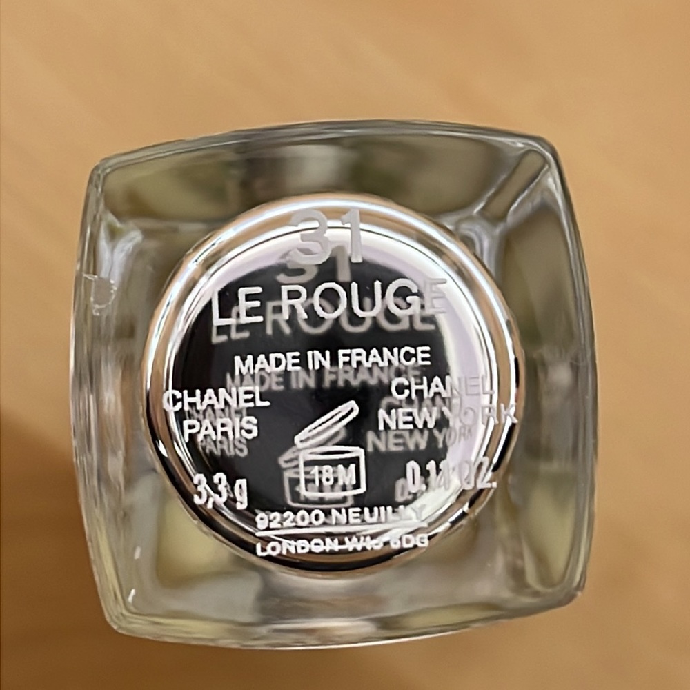 CHANEL 31 LE ROUGE LIPSTICK WITH POUCH (NWT) - Picture 4 of 8